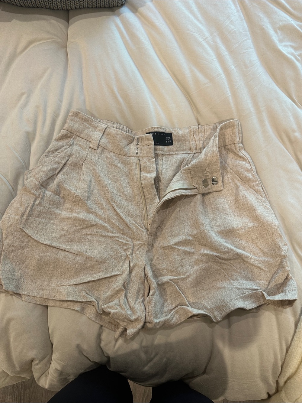 Linen-Blend High-Waist Women’s Shorts — Light Beige